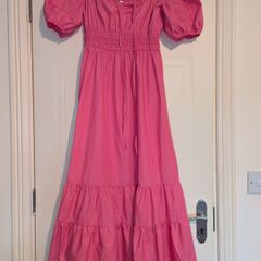 a really pretty pink midi dress that's perfect for Summer