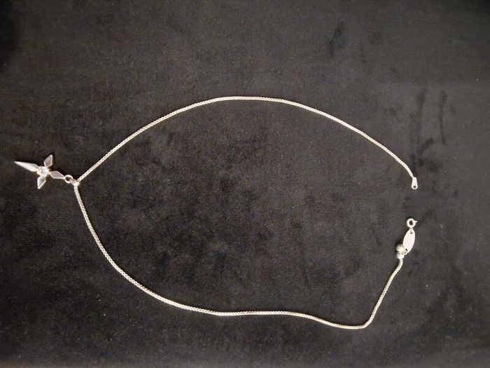 metel necklaces