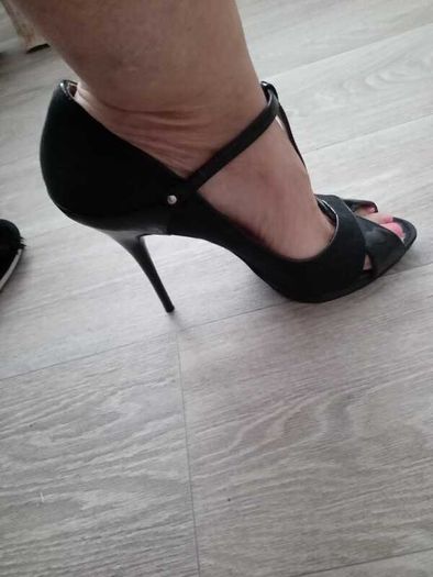 Guess heels
