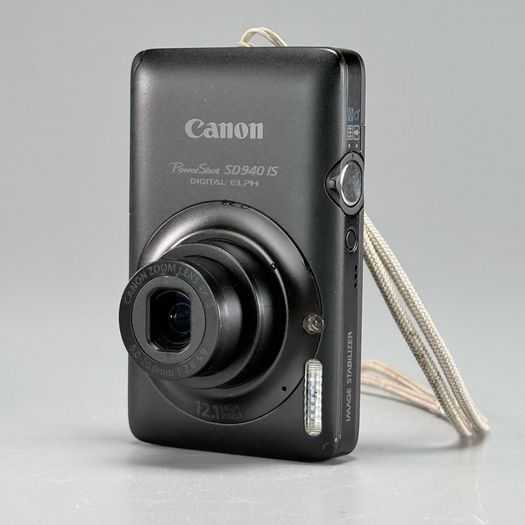Canon PowerShot SD940IS 12.1MP  Ultra compact digital camera