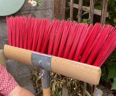 Garden brush