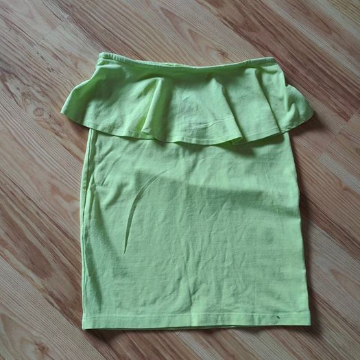 Light yellow - green  ruffle Skirt, size 8