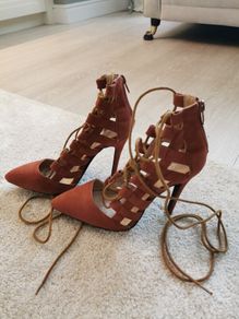 Ladies Heels- size 5