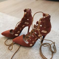 Ladies Heels- size 5