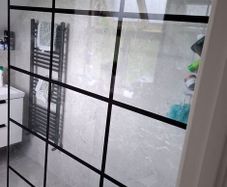 shower screen black