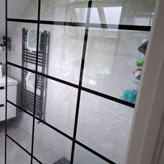 shower screen black