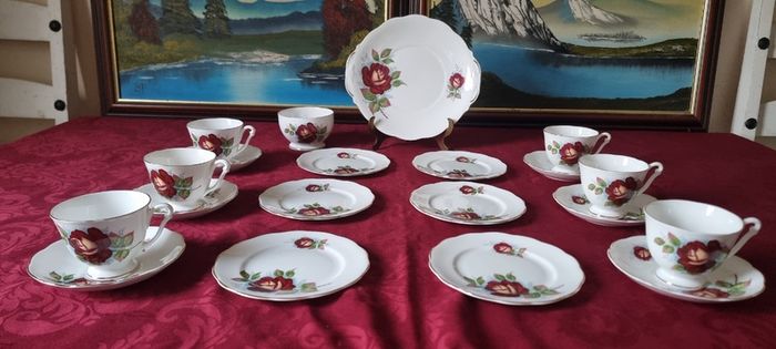 20 Piece Queen Anne Opera Pattern Bone China Gold Gilt Tea Set For 6 Person Setting Made In England