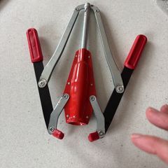 2-hand corking machine