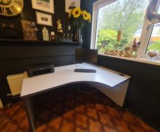 Corner desk - white