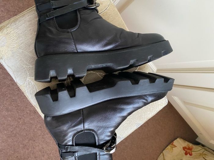 Carl Scarpa mid calf black leather boot size 8