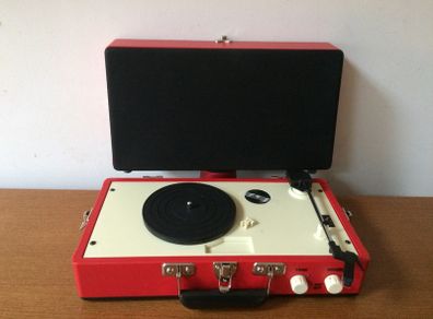 Record Player-Steepletone SRP025 with Detachable Speaker