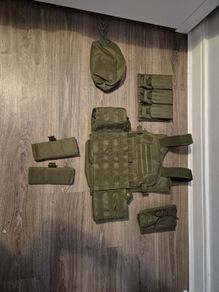 Mens airsoft plate carrier.
