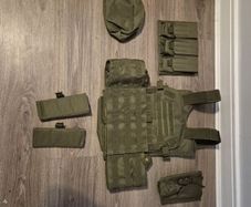 Mens airsoft plate carrier.