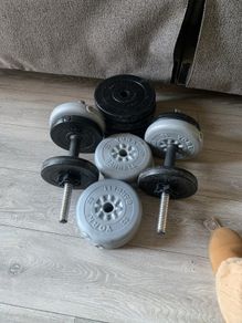 weights all plastic but get for Beginners, good start off set ..