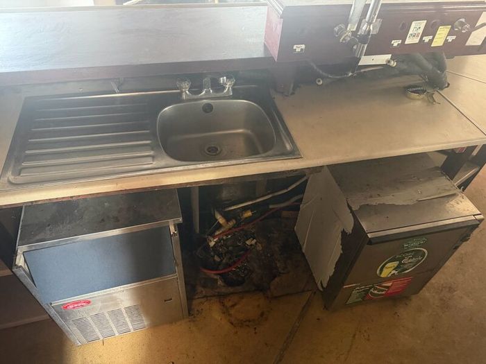 Bar and ice machine