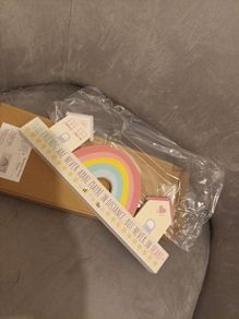 Rainbow mantle plaque
