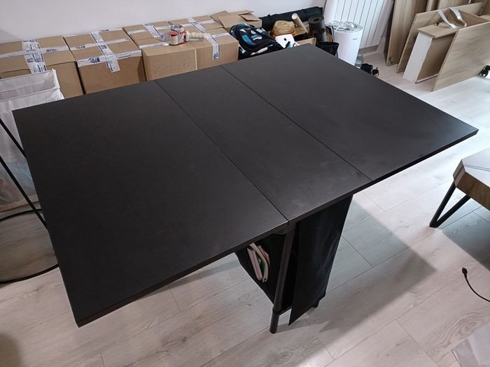 Gateleg dinner table