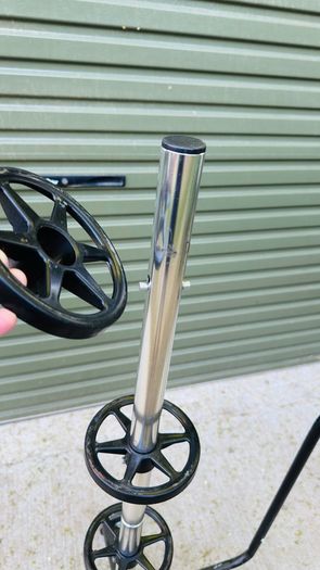 Alloy wheel stand/storage