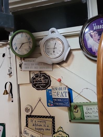 Clock  teapot shape
