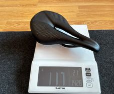 Full Carbon saddle 143 MM wide - 117g
