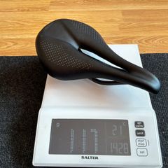 Full Carbon saddle 143 MM wide - 117g