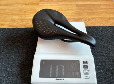 Full Carbon saddle 143 MM wide - 117g