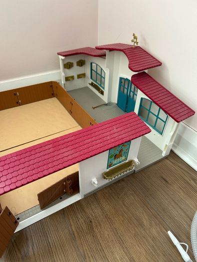 schleich stables