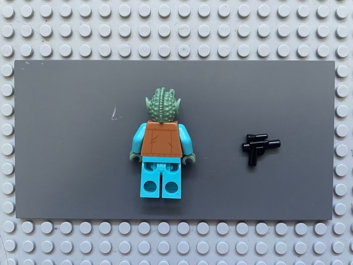 lego Star Wars sw0898 Greedo minifigure- Medium Nougat Vest, Belt on Legs and Torso, Medium Azure Legs