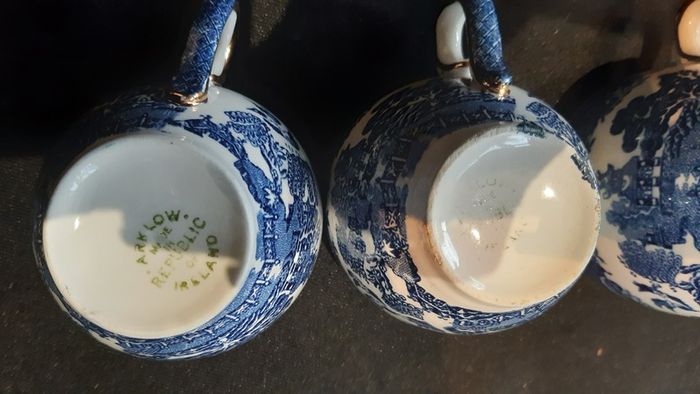20 piece Arklow Pottery Blue Willow pattern tea set