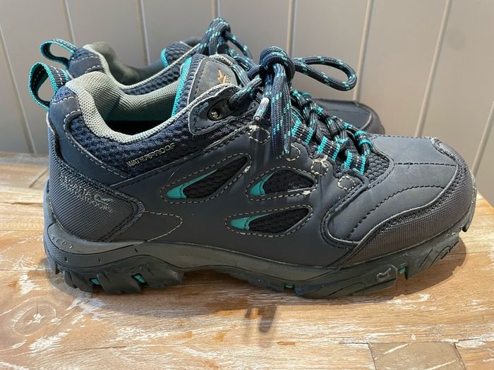 Regatta walking trekking shoes kids women Waterproof Low Walking Shoes size 3