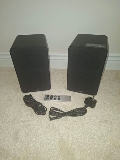Majority desktop speakers