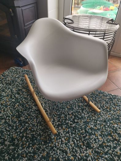 Replica eames kids chair