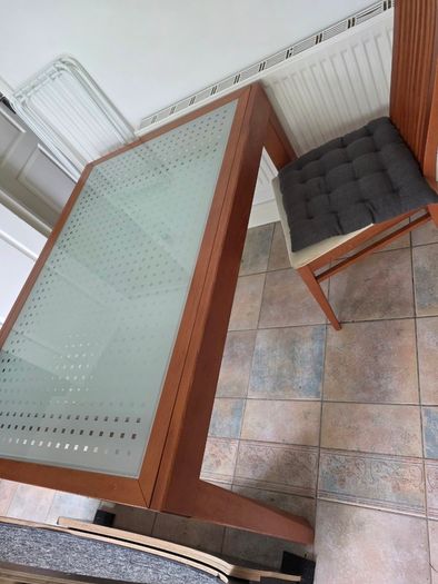 Kitchen table