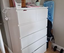 chest of drawers