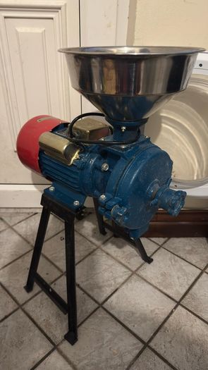 Heavy Duty Electric Grain Mill Corn Grinder 2.2kW 3HP