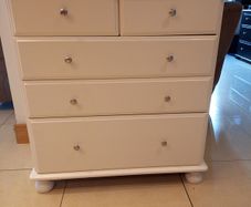 chest of drawers