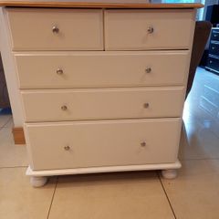 chest of drawers