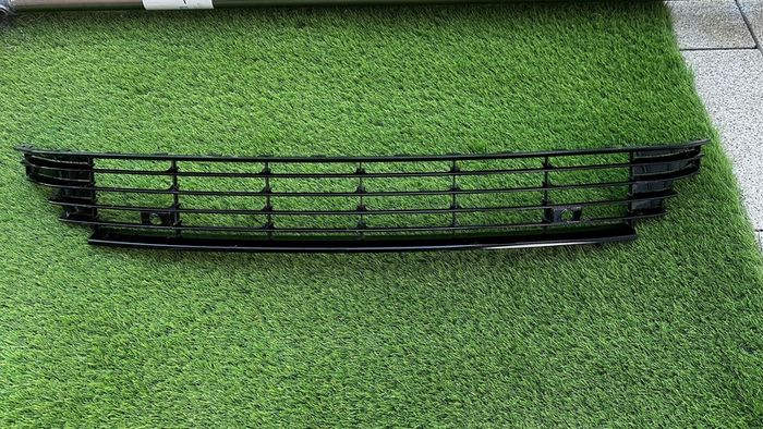 VW Passat CC front lower bumper grille
