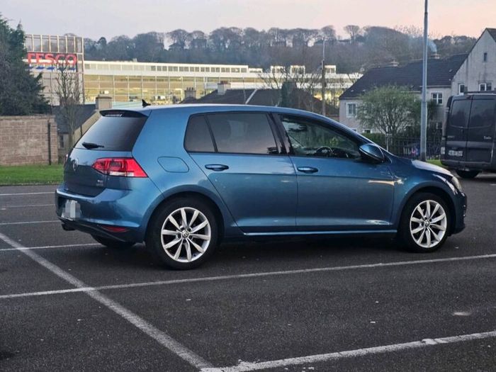 2014 Volkswagen Golf Highline1.4 TSIAutomatic car