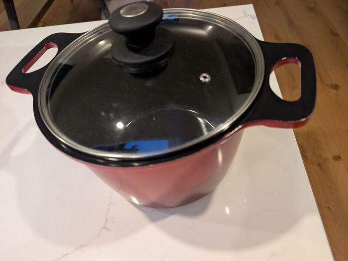 Linea pots with lids