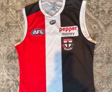 St Kilda 2022 AFL on field guernsey, Mens size L.