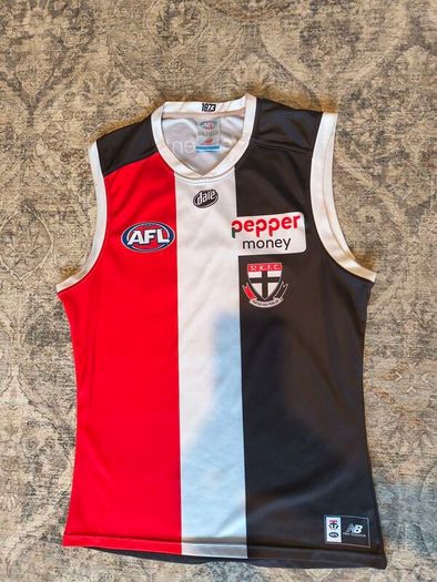 St Kilda 2022 AFL on field guernsey, Mens size L.