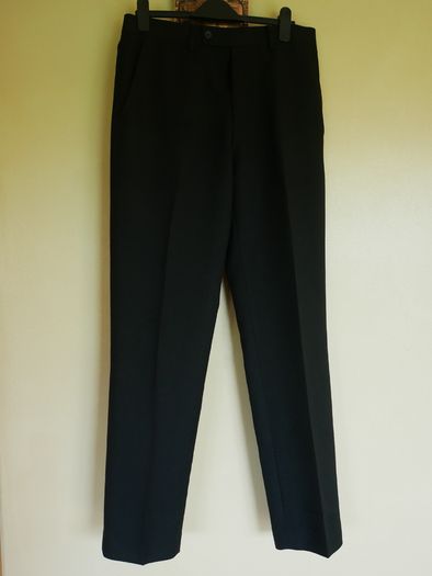 Men's Black trousers.W32'' L33''. 100% Polyester