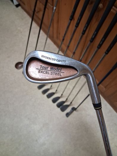 Golf Clubs. Set Of Right Handed Mens Golf Clubs. Collect In Dublin Or Receive Via Post.