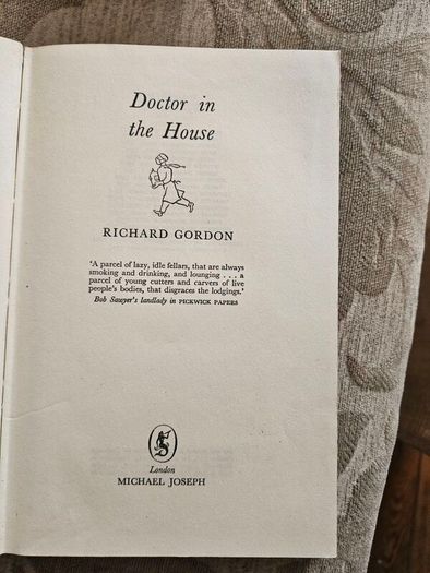 Doctor In The House.  By Richard Gordon First Edition 19th Impression 1954. Hardback With Dustjacket In Good Condition.  See Photos For Same.