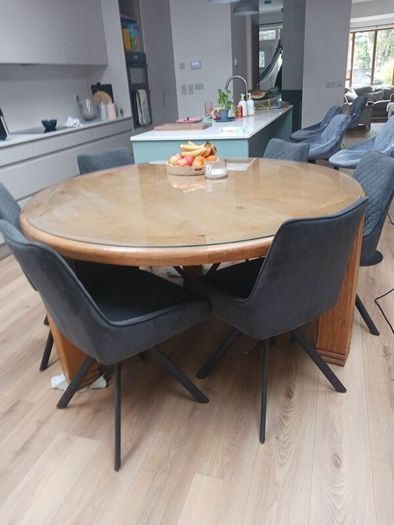Kitchen table