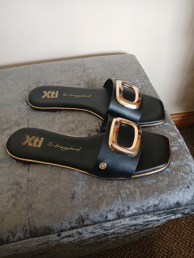 Women's shoes size 6