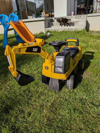 CAT Ride on Digger