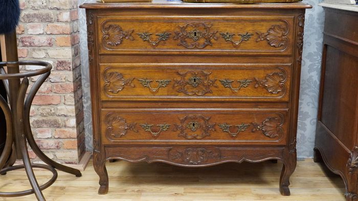 Antique French Oak Commode/Chest of Drawers