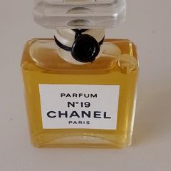 Vintage Chanel No. 19 Perfume Unopened (7ml)